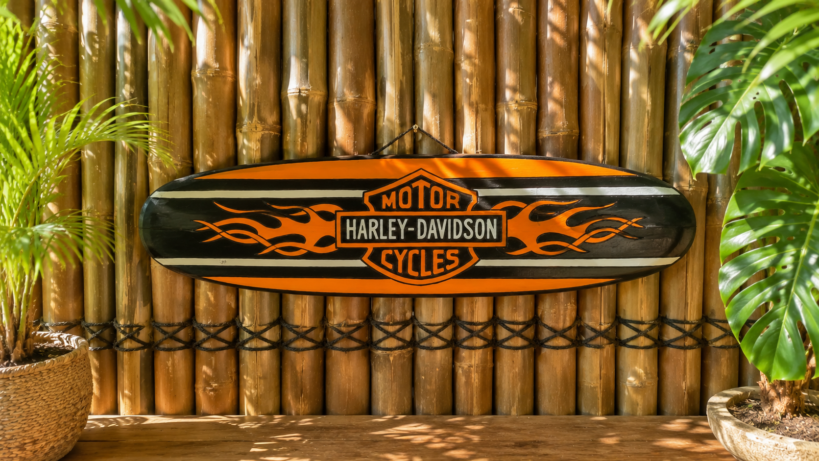 Planche Harley Davidson sculptée et peinte à la main